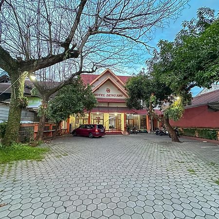 Hotel Dewi Sri Redpartner Yogyakarta Extérieur photo