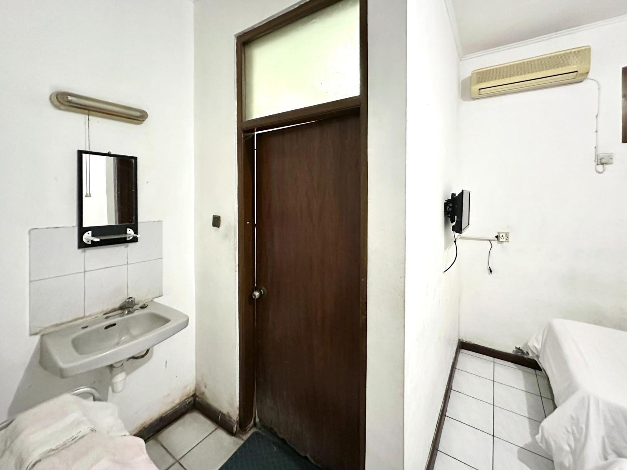 Hotel Dewi Sri Redpartner Yogyakarta Extérieur photo