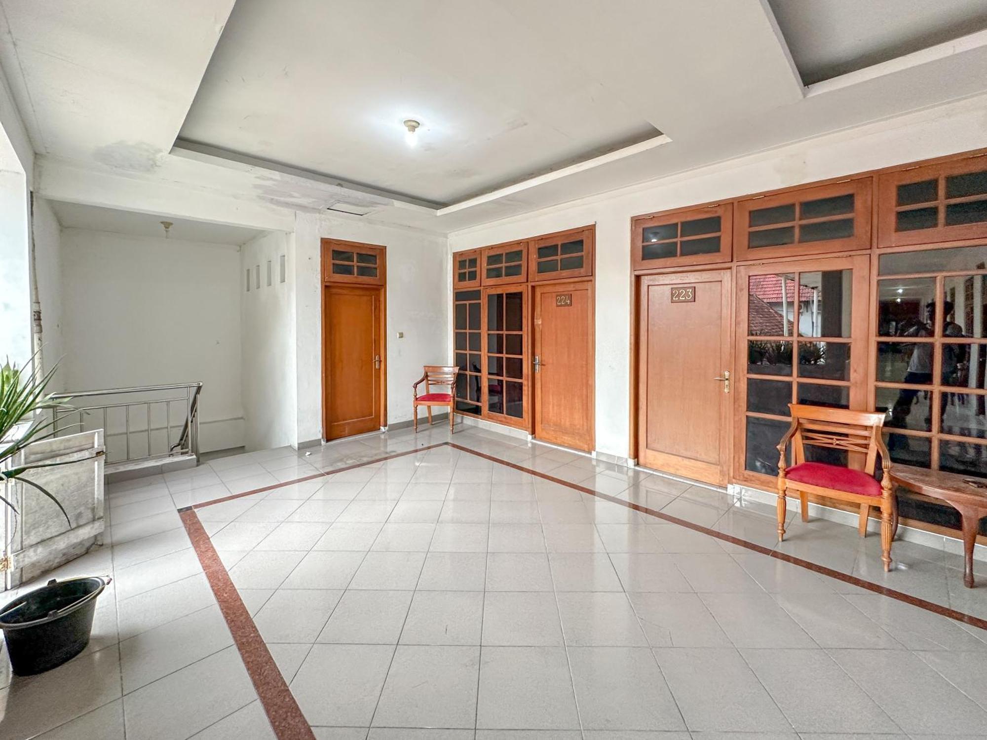 Hotel Dewi Sri Redpartner Yogyakarta Extérieur photo