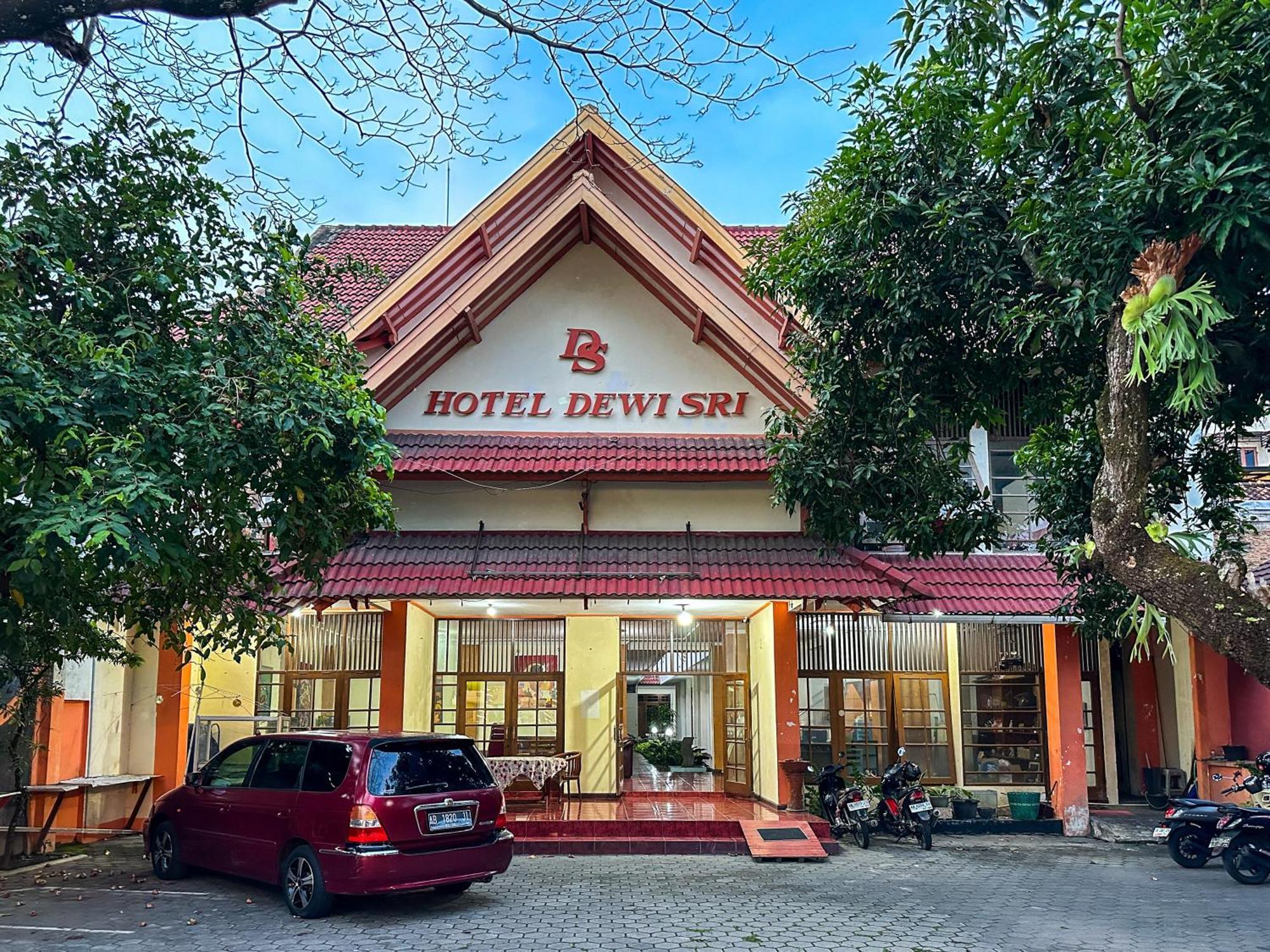 Hotel Dewi Sri Redpartner Yogyakarta Extérieur photo