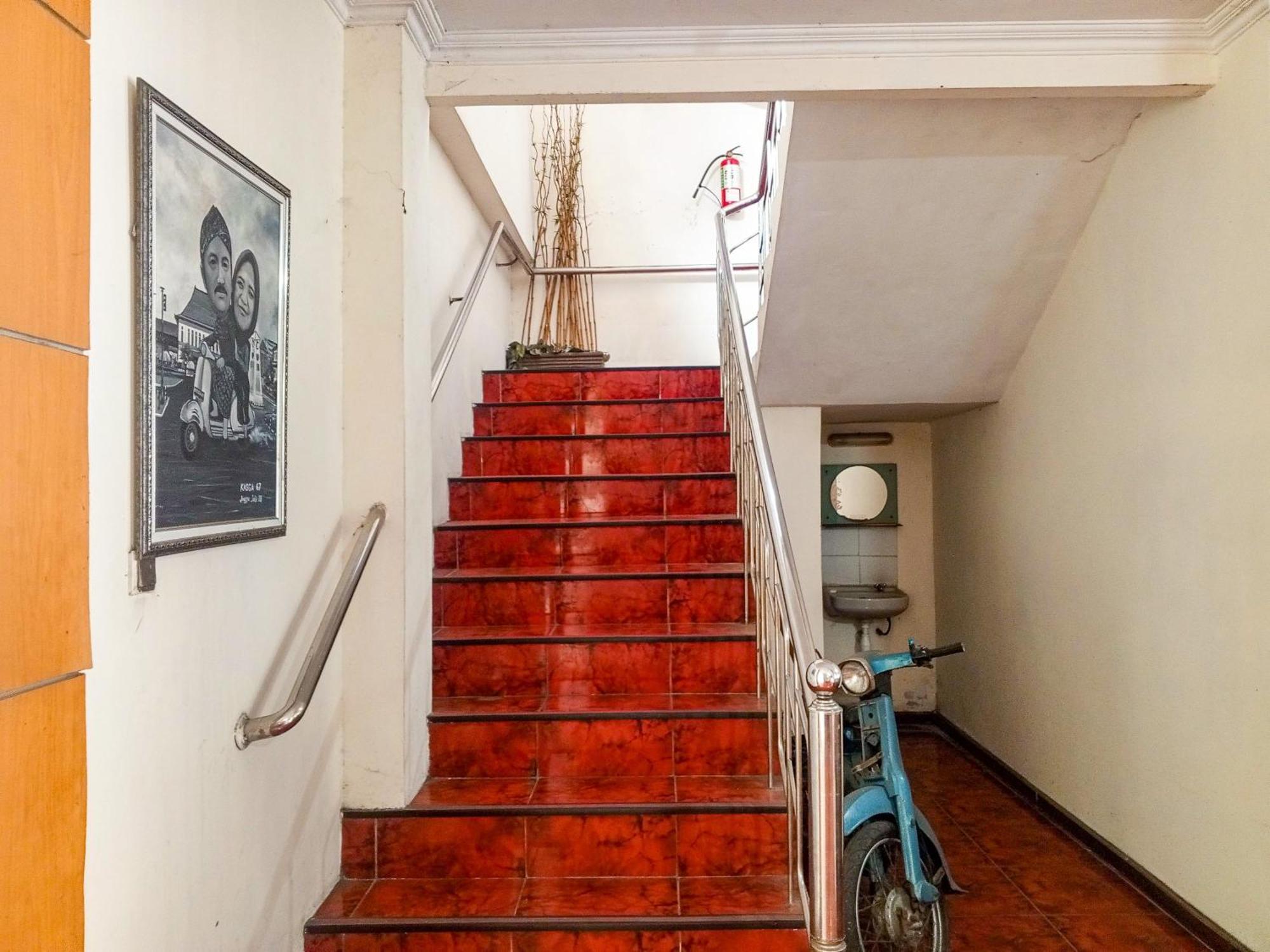 Hotel Dewi Sri Redpartner Yogyakarta Extérieur photo