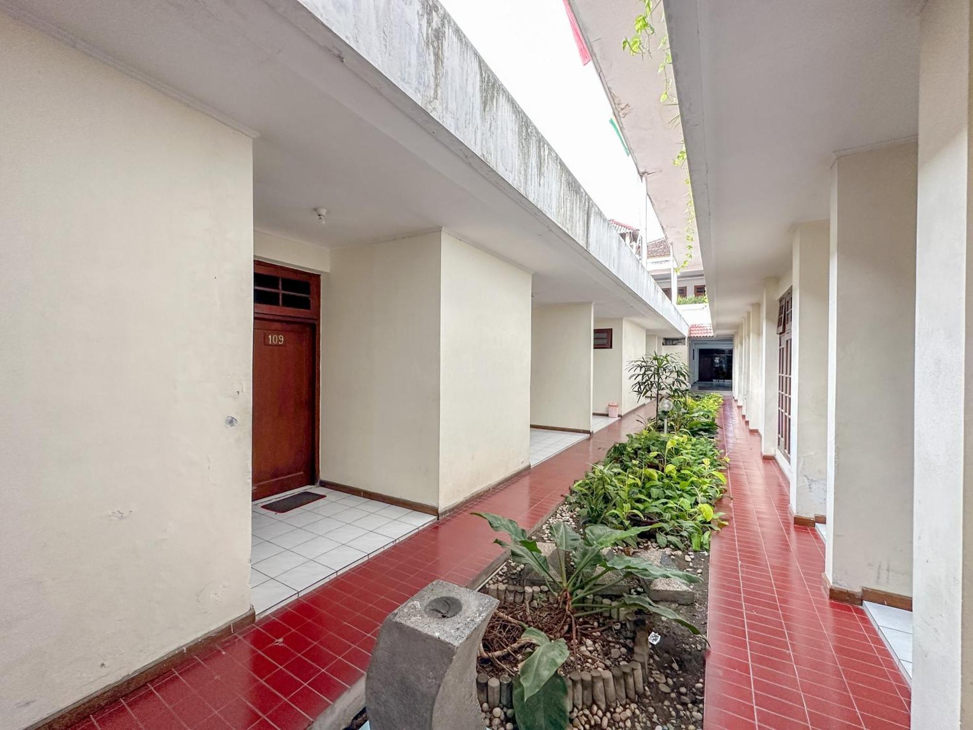 Hotel Dewi Sri Redpartner Yogyakarta Extérieur photo