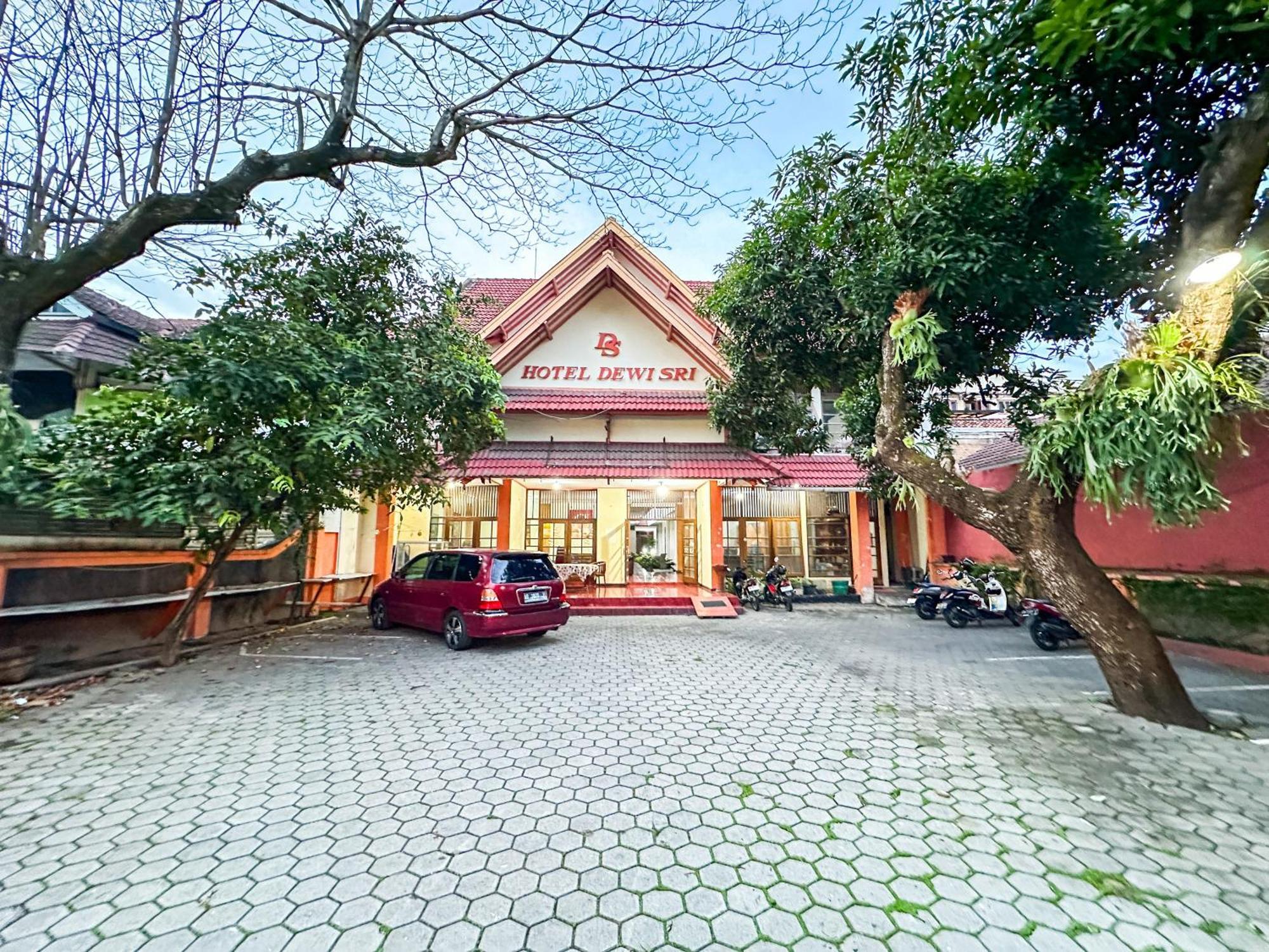 Hotel Dewi Sri Redpartner Yogyakarta Extérieur photo