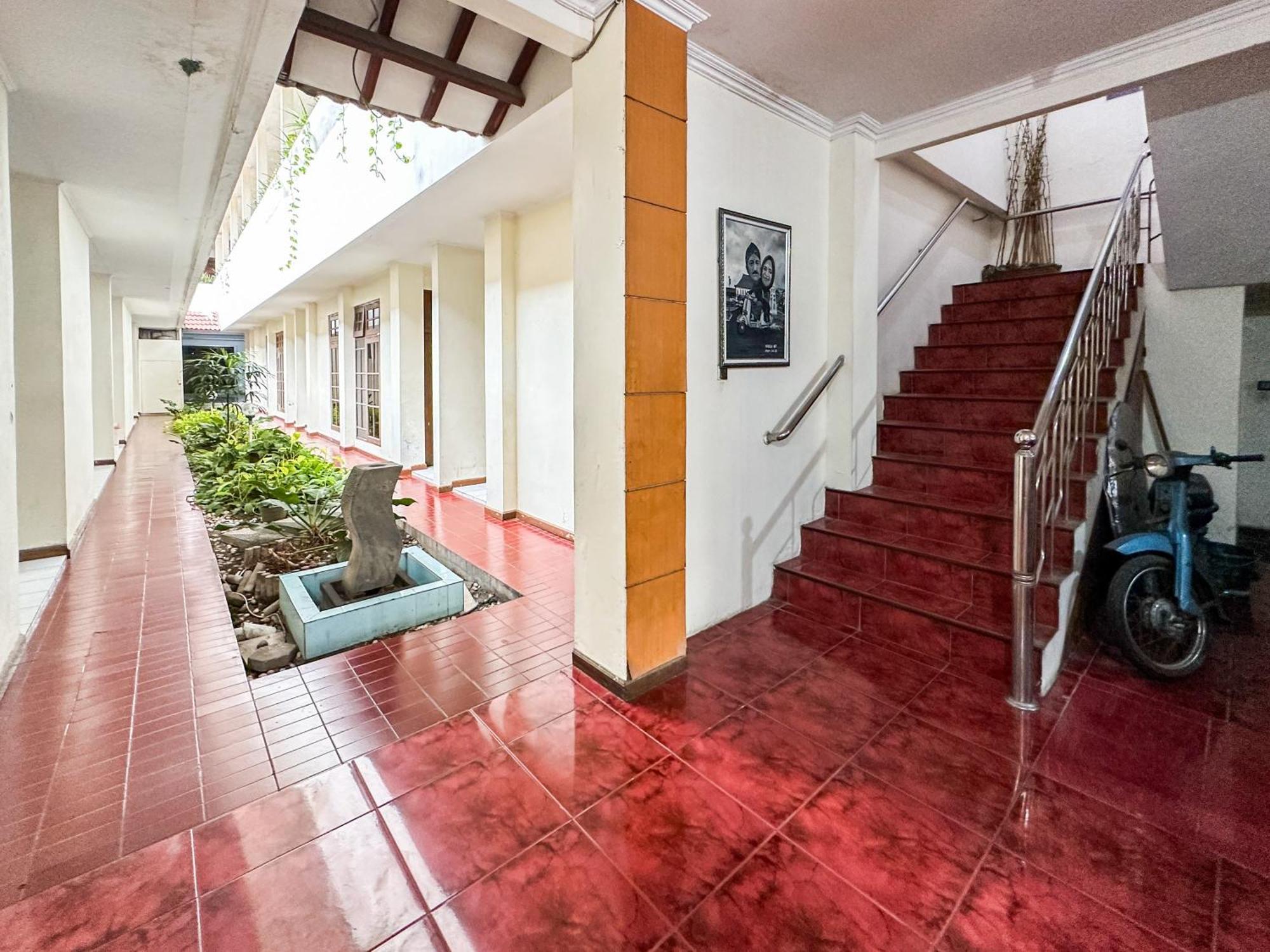 Hotel Dewi Sri Redpartner Yogyakarta Extérieur photo