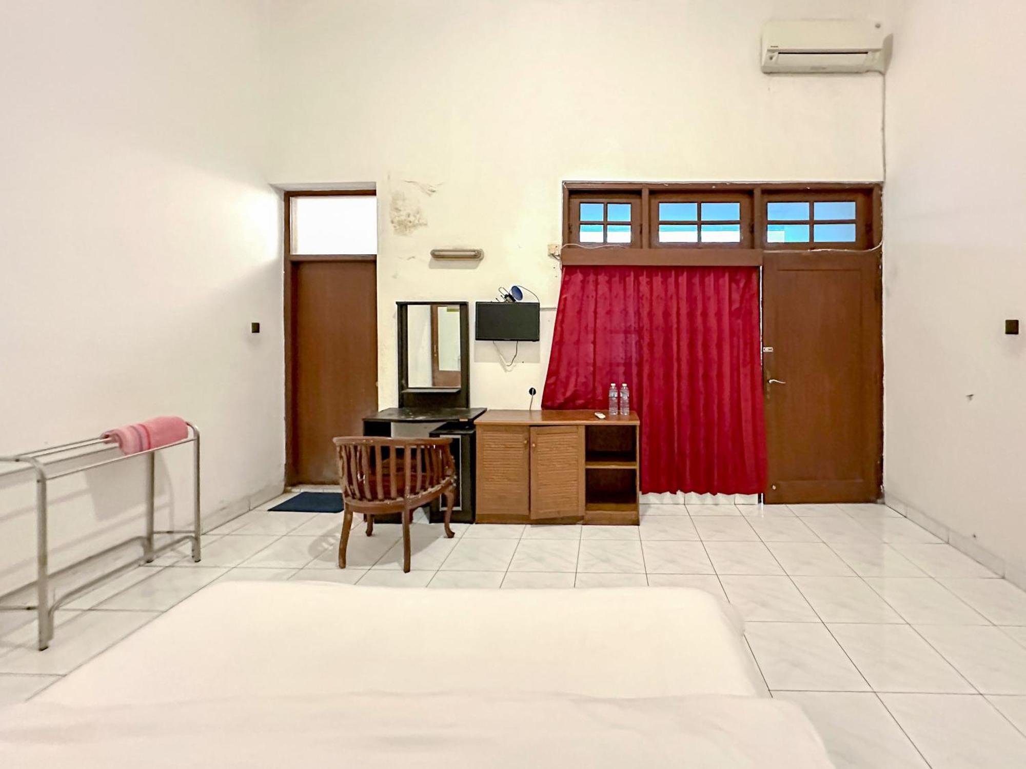 Hotel Dewi Sri Redpartner Yogyakarta Extérieur photo
