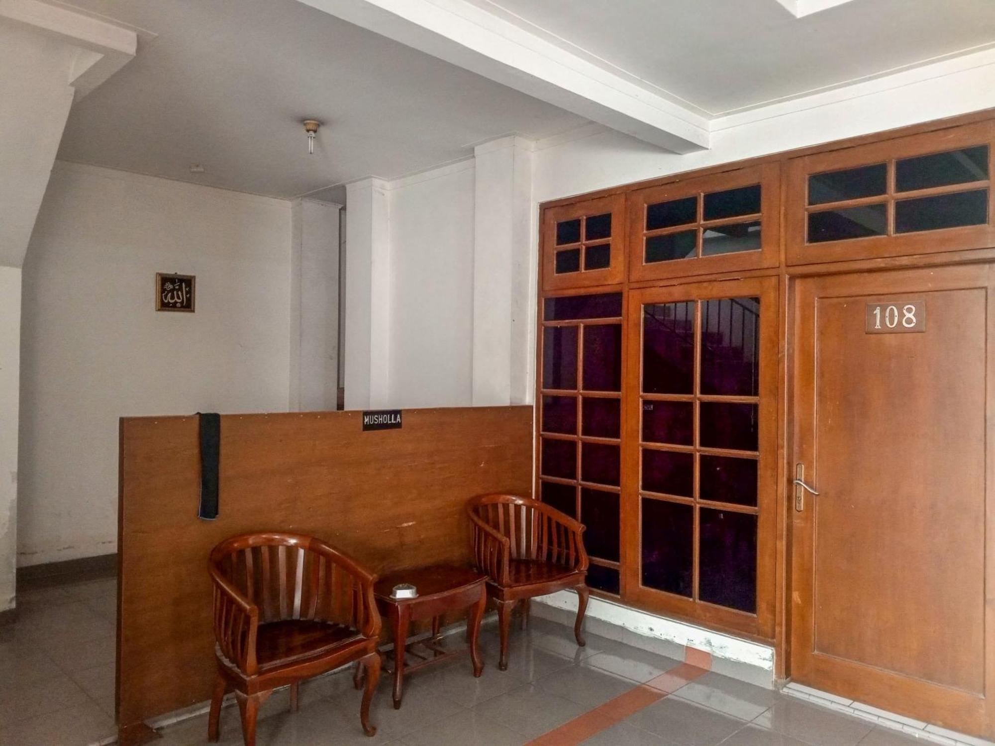 Hotel Dewi Sri Redpartner Yogyakarta Extérieur photo